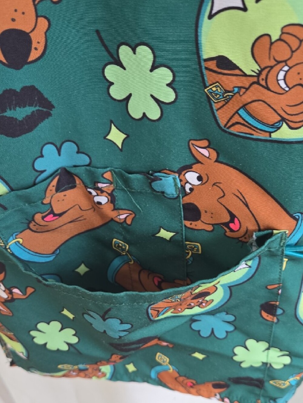 Scooby Doo Character V-Neck Short Sleeve Top with Pockets - Picture 6 of 11